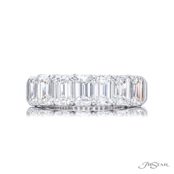 Classic Single-Row Diamond Band | Emerald-Cut Diamonds in Platinum