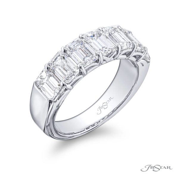 Classic Single-Row Diamond Band | Emerald-Cut Diamonds in Platinum