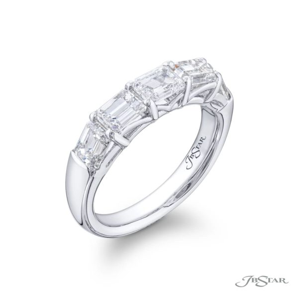 Classic Single-Row Diamond Band | Emerald-Cut Diamonds in East-to-West Design Platinum