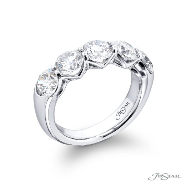 Elegance Elevated: Classic Single-Row Round-Cut Diamond Band in Platinum