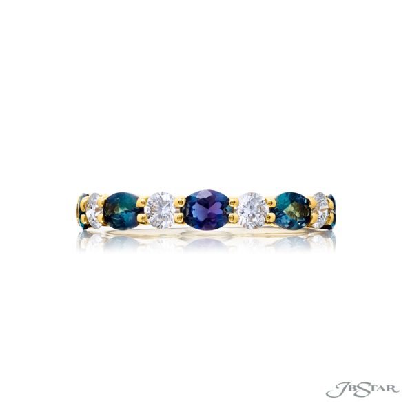 Classic Single-Row Alexandrite and Diamond Band in 18K Yellow Gold