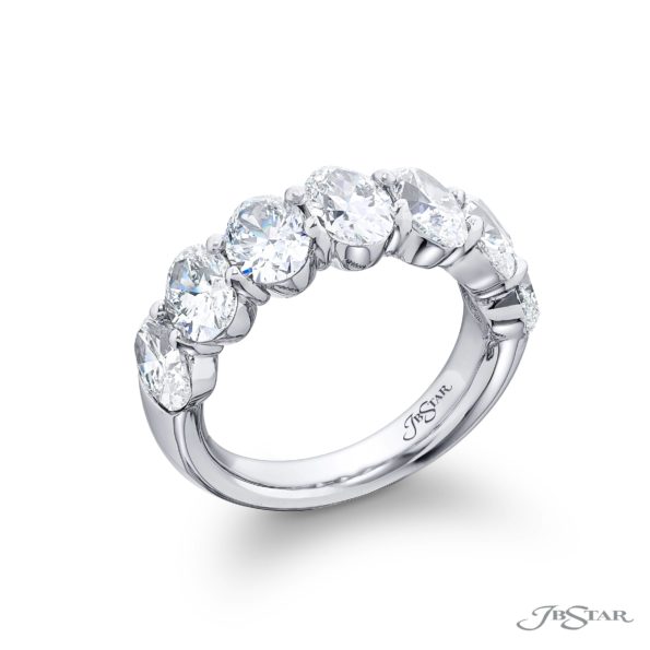 Elegance Elevated: Classic Single-Row GIA-Certified Oval-Cut Diamond Band in Platinum