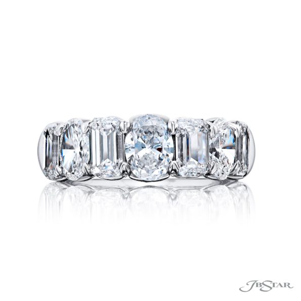 Classic Single-Row Diamond Band | Emerald-Cut & Oval Diamonds in Pure Platinum