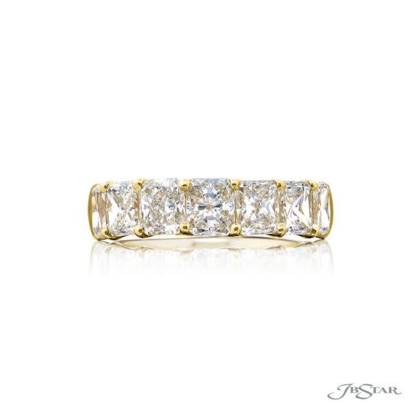 Classic Single-Row Radiant and Emerald-Cut Diamond Band in 18K Yellow Gold